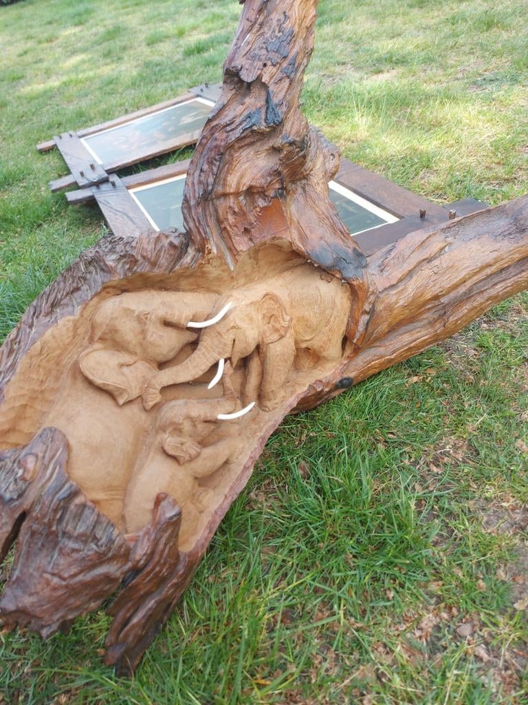 Een Middel groot Houten antieke handgesneden sculptuur, Ophalen