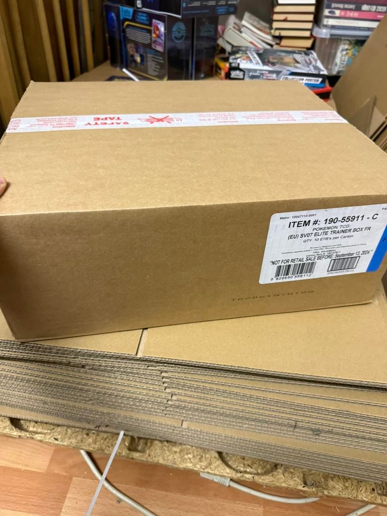 Pokémon carton 10 ETB EV07 Couronne stellaire, Enlèvement ou Envoi, Neuf, Booster box, Foil