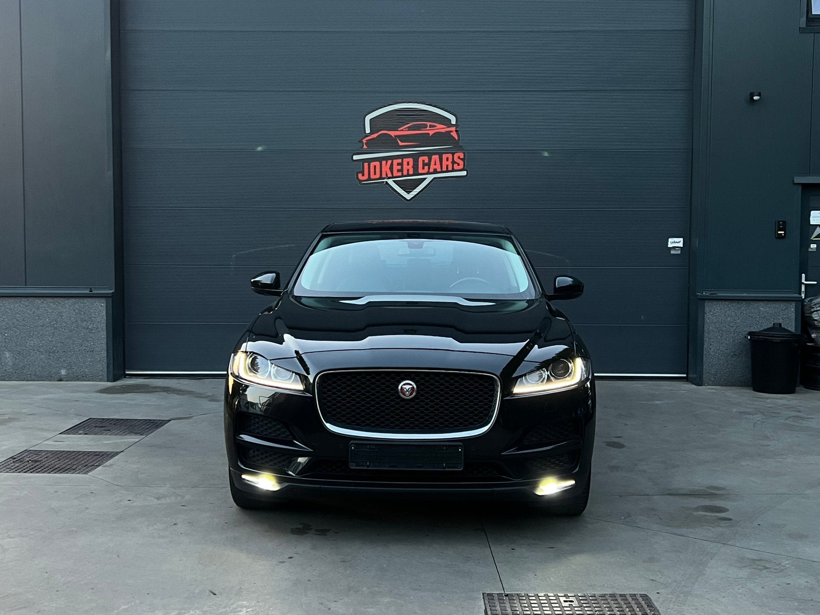Jaguar F-Pace 2.0 D R-Sport Automatique EUR6B, Auto's, Jaguar, Automaat, 139 g/km, 4 cilinders, Zwart