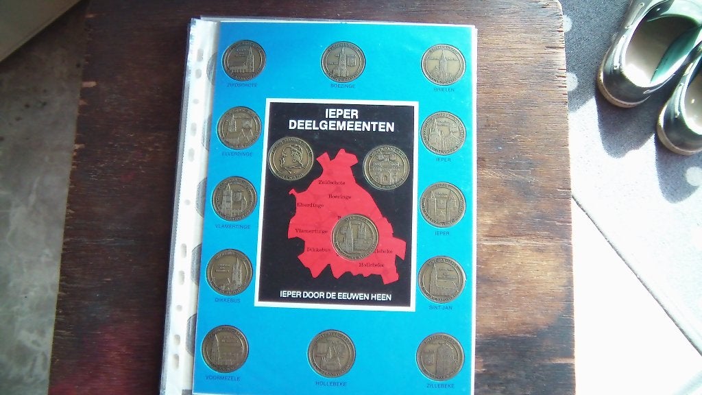 ieper 15 médailles différentes couleur cuivre, Enlèvement