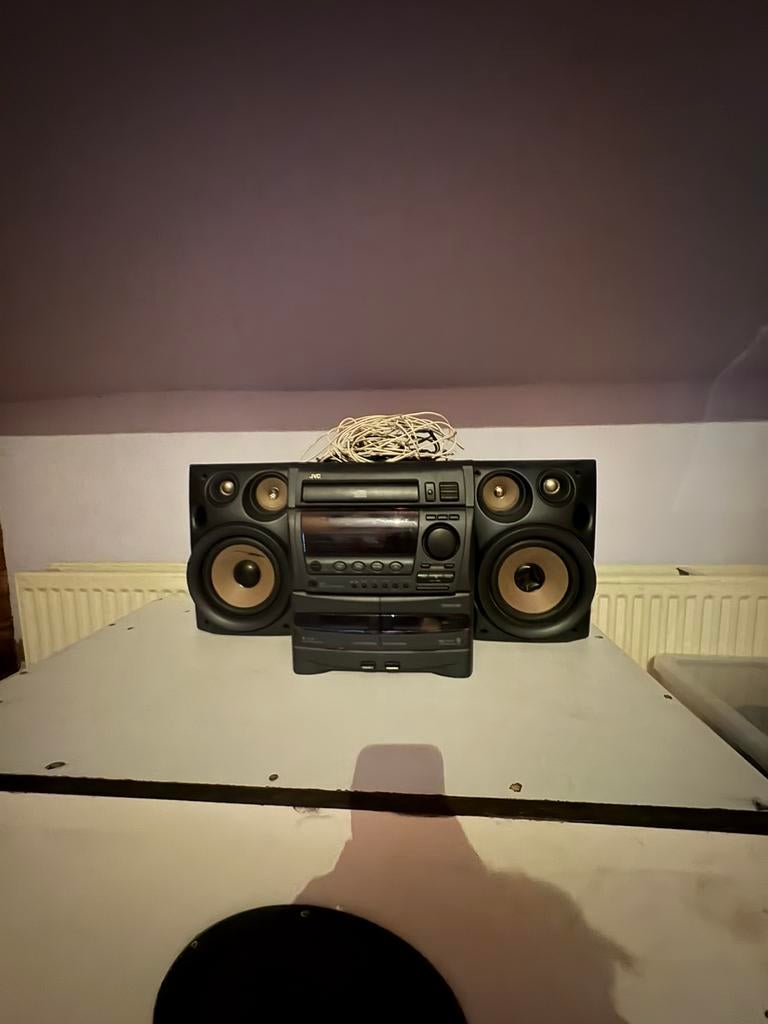 Jvc versterker met 2 boxen en en subwoofer, Ophalen, Gebruikt