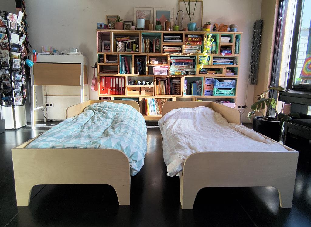 twee leuke multiplex kinderbedden 70x160 cm, Ophalen, Gebruikt, 70 tot 85 cm, Lattenbodem