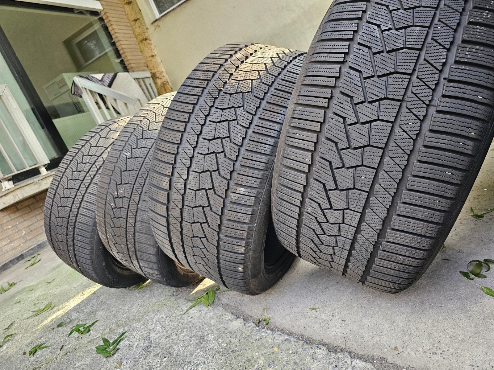 Voorbanden: 275/40 R21
Achterbanden: 315/35 R21, Autos : Pièces & Accessoires, Pneus & Jantes, Enlèvement ou Envoi, Pneus hiver