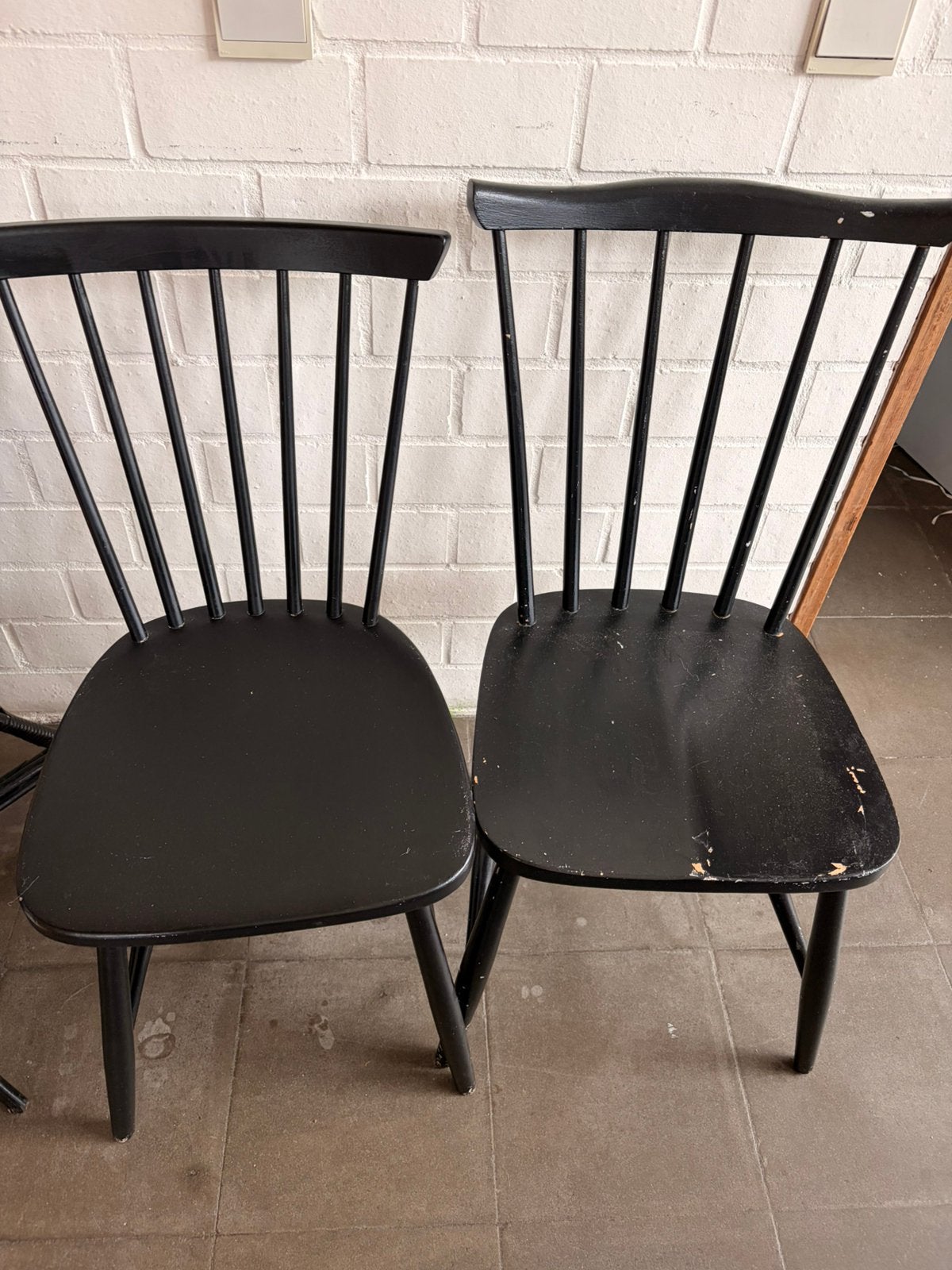 GRATIS! 5 stoelen waarvan 2 goed en 3 te behandelen, Enlèvement, Utilisé