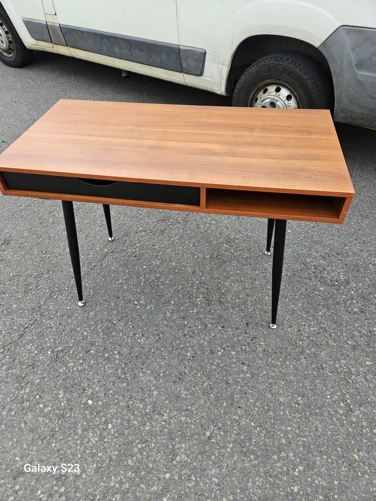 Bureau style scandinave / rétro avec tiroir et niche, Enlèvement, Métal