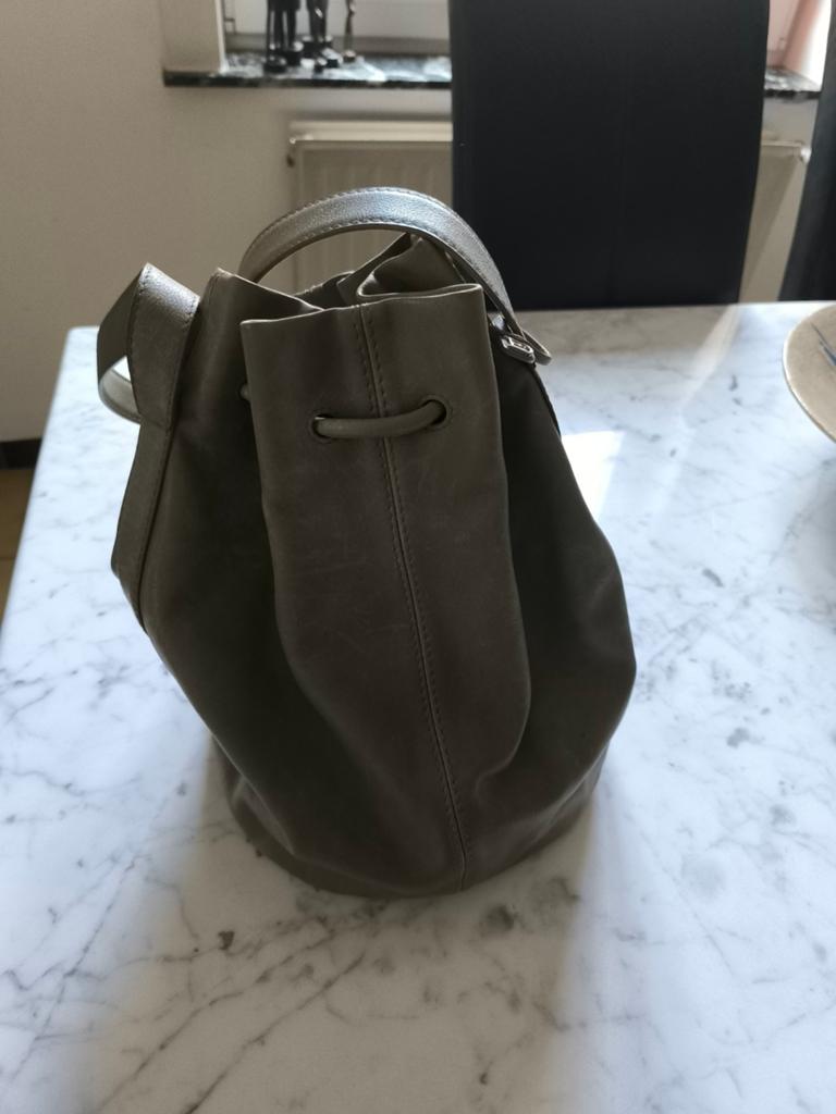 Delvaux, Enlèvement, Sac à main