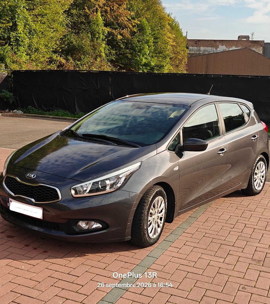 Kia ceed 1.4 diesel 2014, Auto's, Voorwielaandrijving, Euro 5, Stof, Zwart