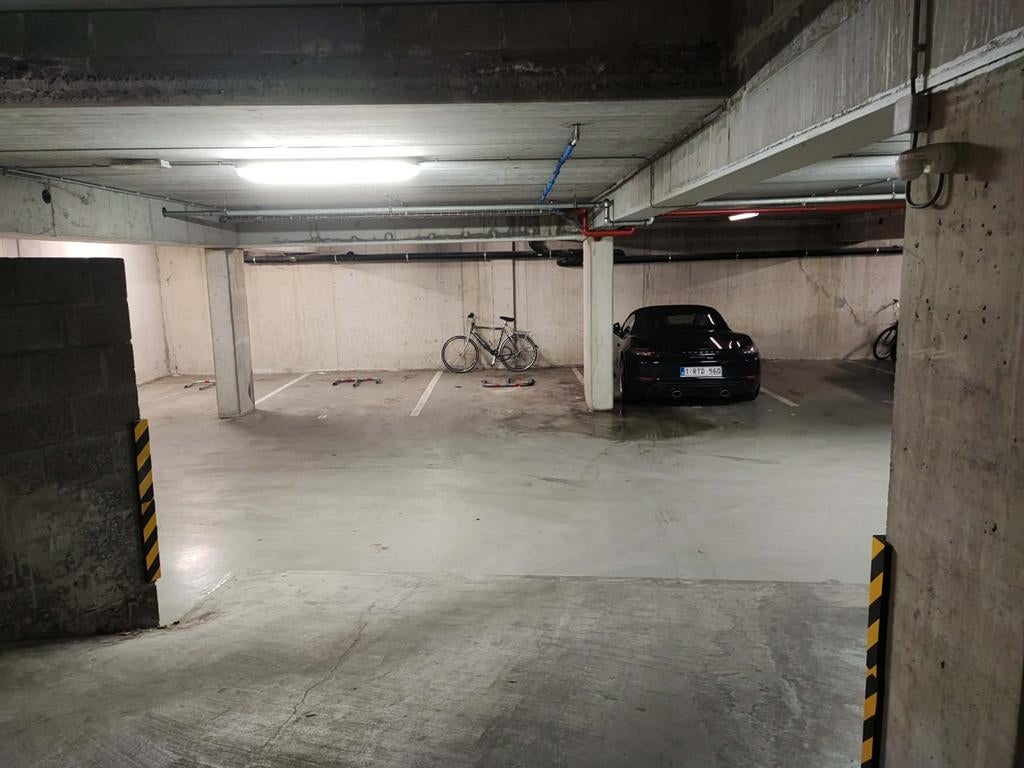 Te huur: ondergrondse autostaanplaats te Gent (Ledeganck), Immo, Gent