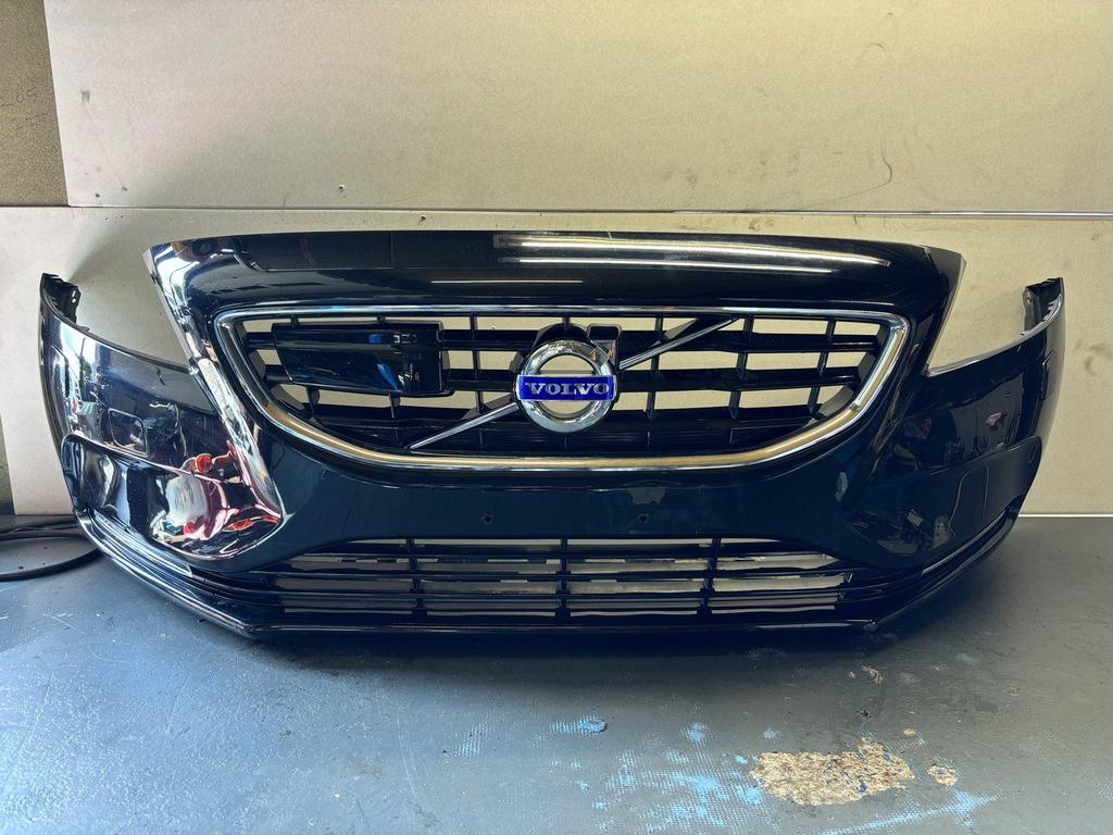 Volvo V40 Voorbumper Compleet 31283732, Auto-onderdelen, Gebruikt, -, Voor, -