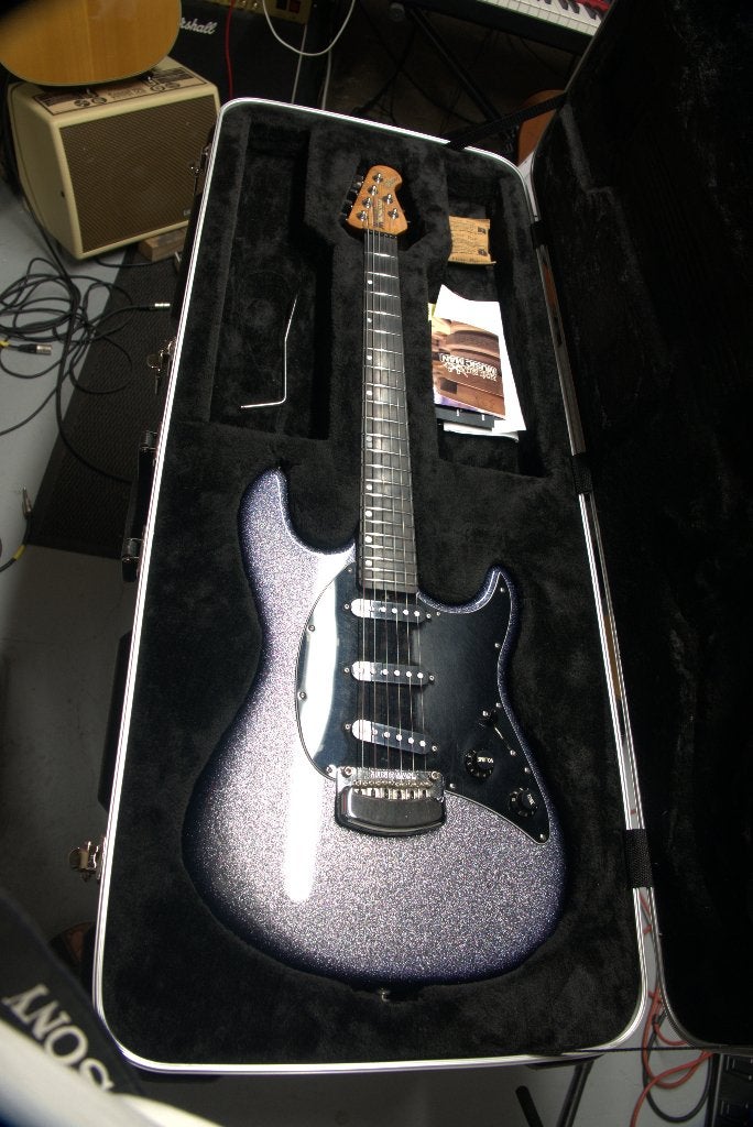 Ernie Ball Music Man RARE, Muziek en Instrumenten, Snaarinstrumenten | Gitaren | Bas, Ophalen of Verzenden, Zo goed als nieuw
