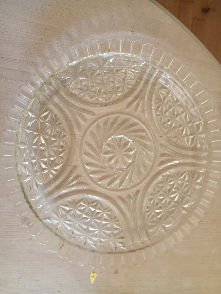 Plat assiette ancien en verre avec bordure et motifs, Ophalen of Verzenden