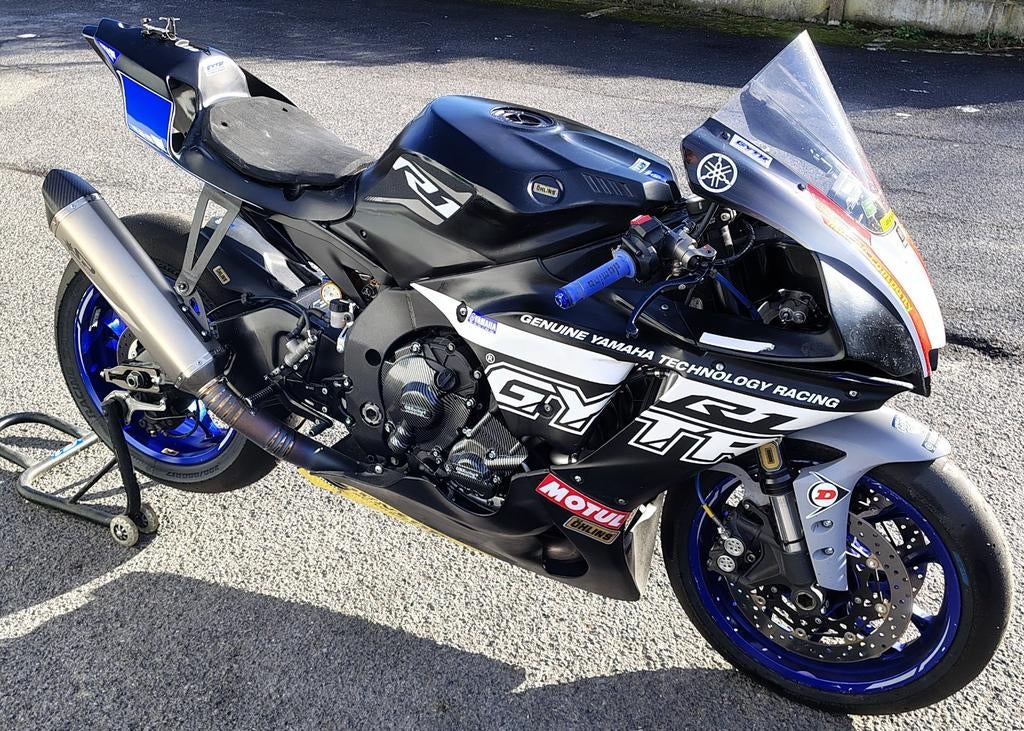 R1 2021 circuit moto met papieren., Motoren, Ophalen