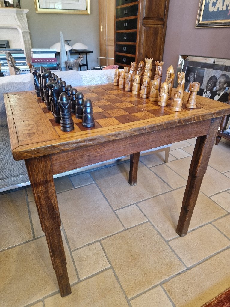 Handgesneden en vervaardigde houten schaaktafel 1950, Antiek en Kunst, Ophalen