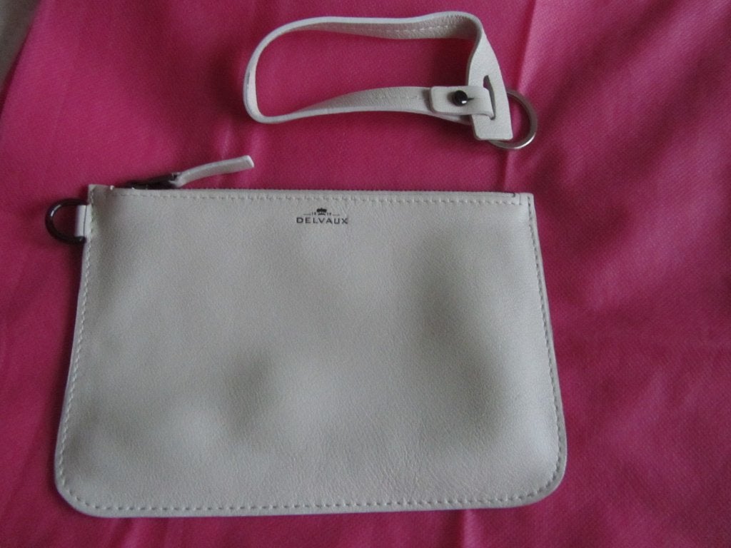 DELVAUX Pochette et porte clé siglés, Envoi