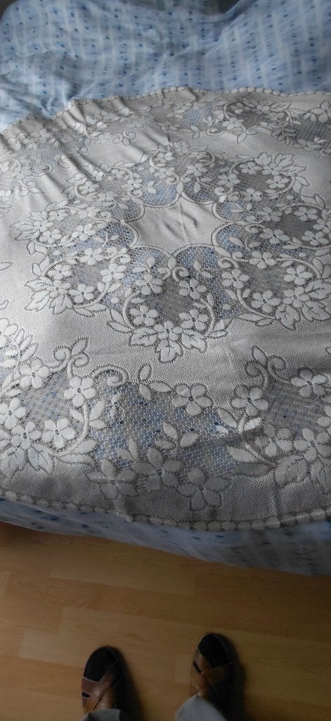 Ronde tafelkleed diameter 140 cm in zeer goede staat, Tafelkleed, Ophalen of Verzenden, Zo goed als nieuw, Wit