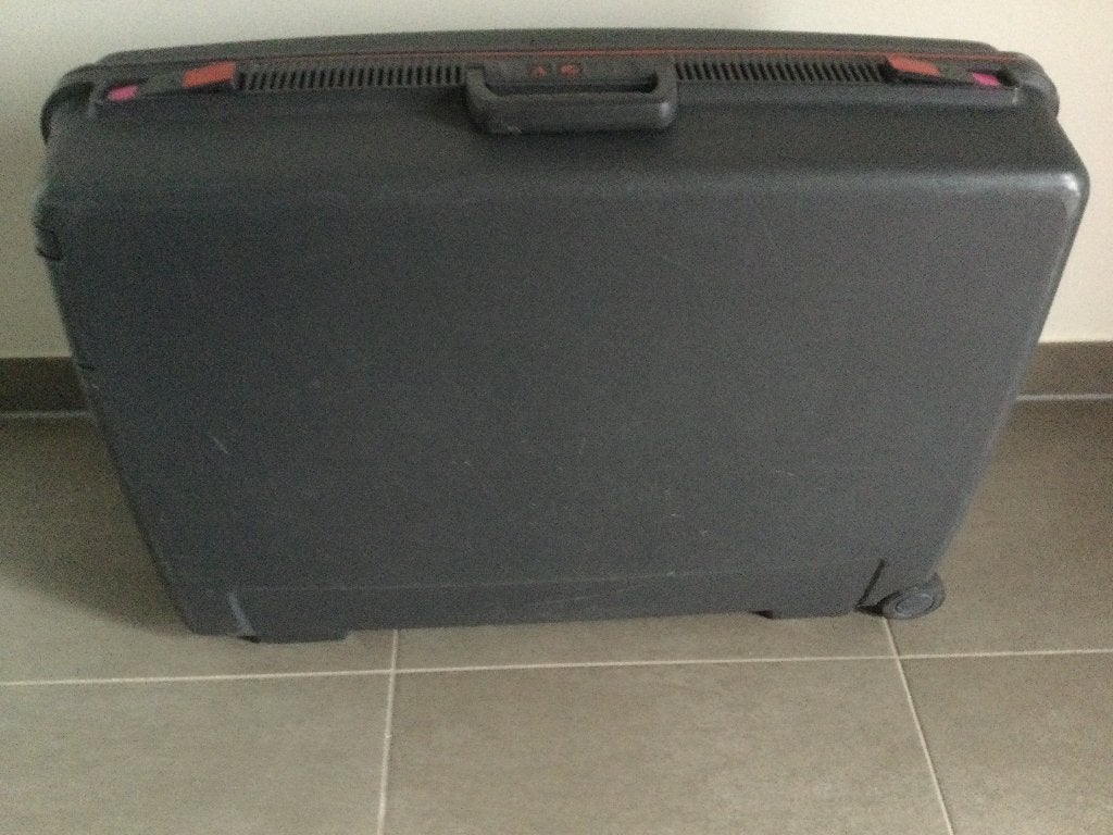 Reiskoffer aan 5 euro, 2 reiskoffers samen 8 euro, Ophalen, Gebruikt, Wieltjes