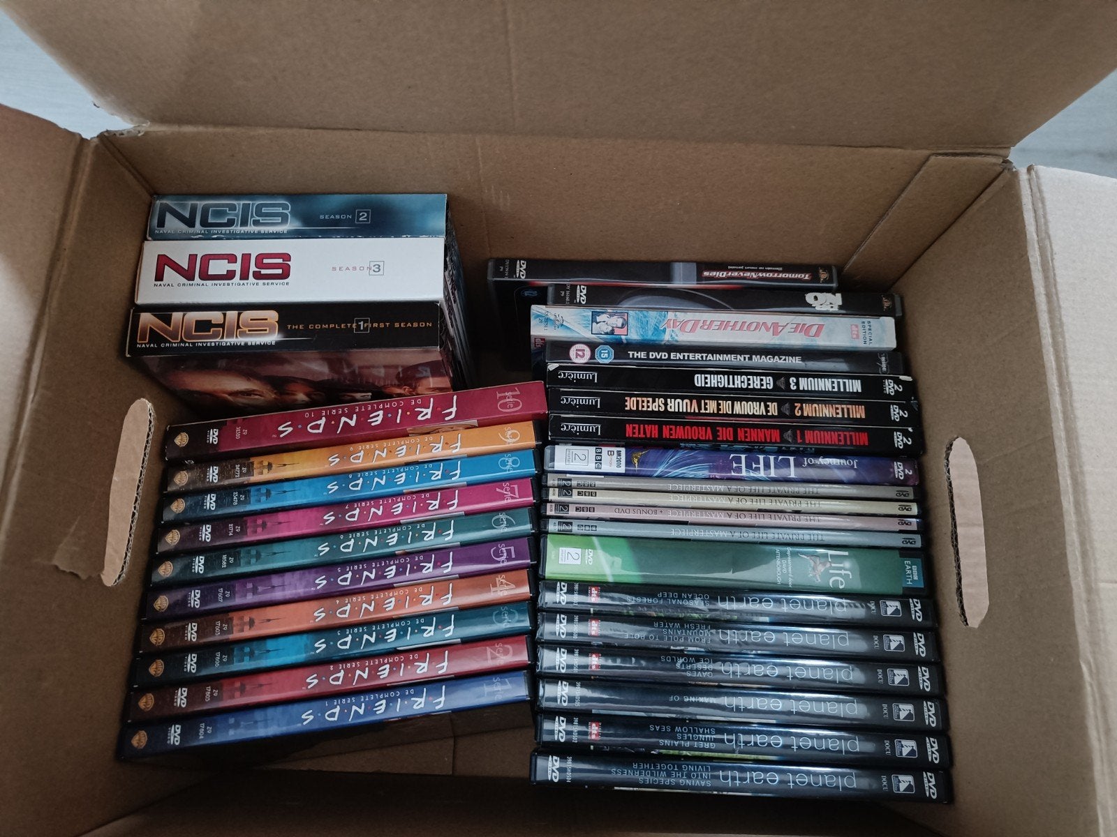 Doos met dvd's, Ophalen