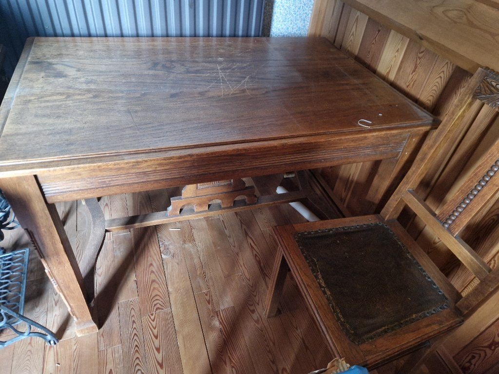 antieke houten tafel + 2 stoelen, Ophalen