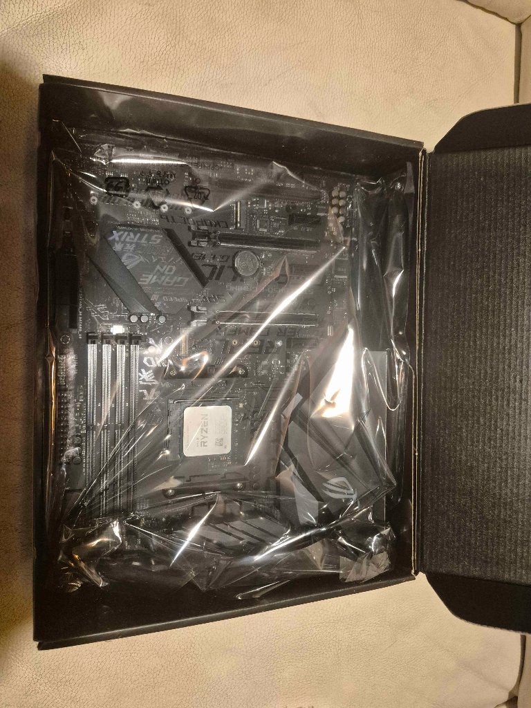 Bundel: ASUS ROG STRIX B450-F Gaming + AMD Ryzen 9 3900X, DDR4, Comme neuf, Enlèvement, Socket AM4