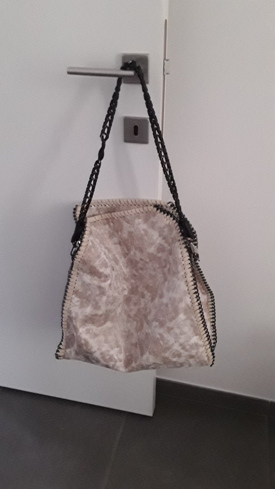 2 sacs à main, couleur beige, Animaux & Accessoires, Enlèvement, Comme neuf, Fermé