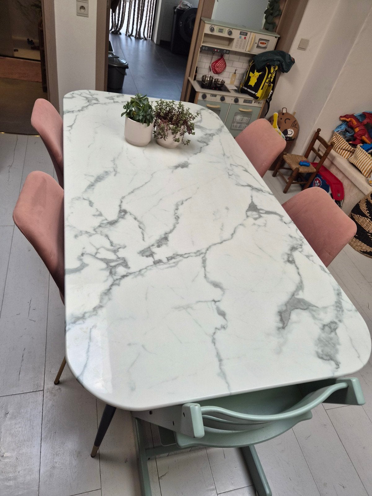 marmeren tafel en 4 roze kuipstoelen te koop!, Ophalen, Roze