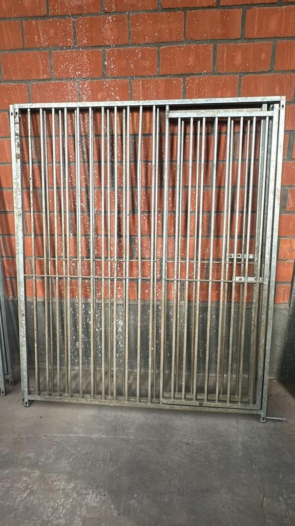Kennelpanelen gebruikt 2stuks 1,5 m op 1,8m hoog met deur, Enlèvement