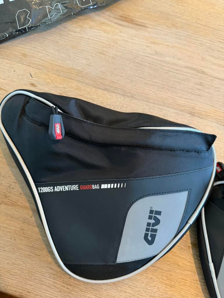 Givi crashbar tasjes, Enlèvement, Comme neuf