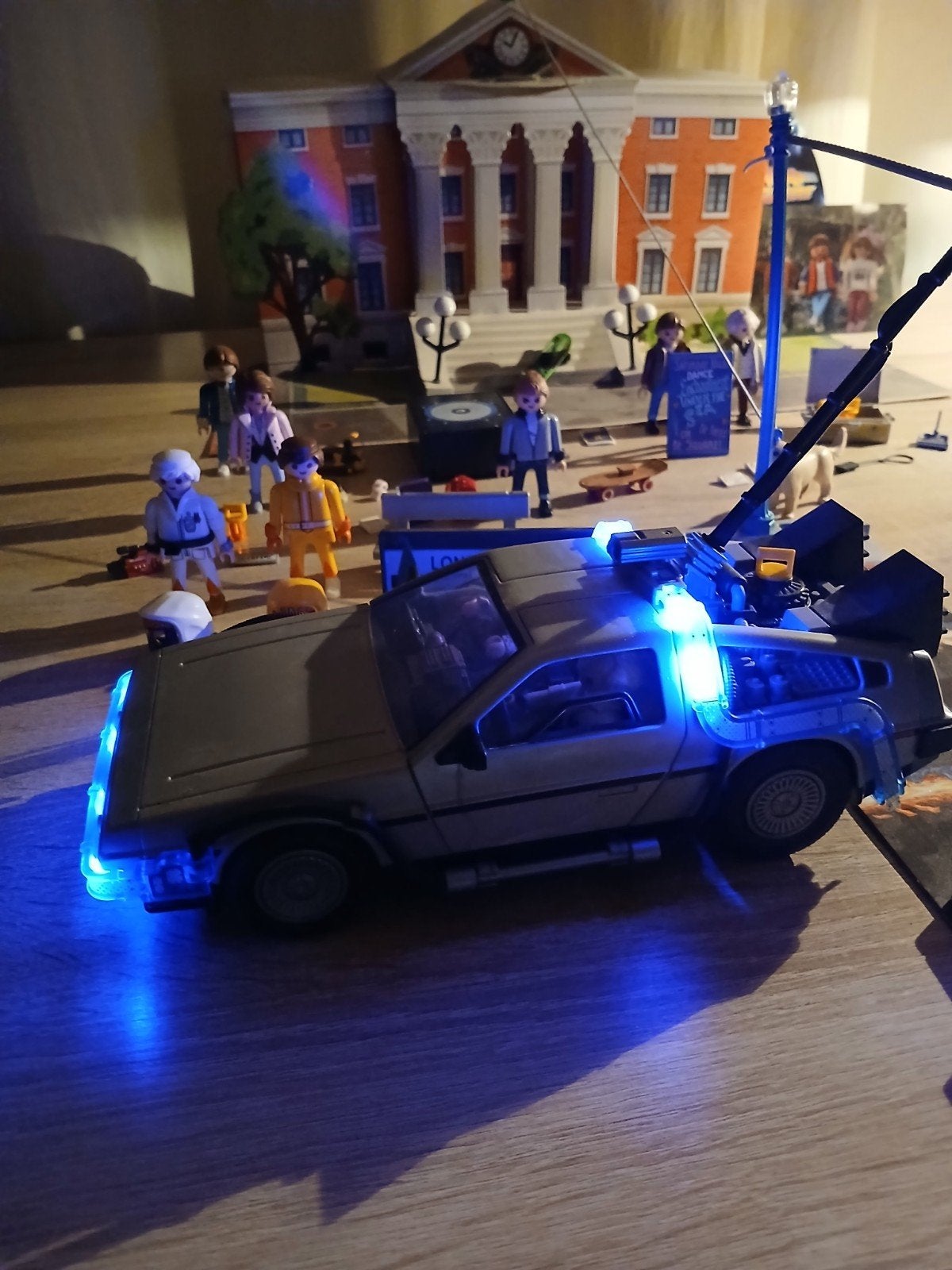 Back to the future set, Ophalen
