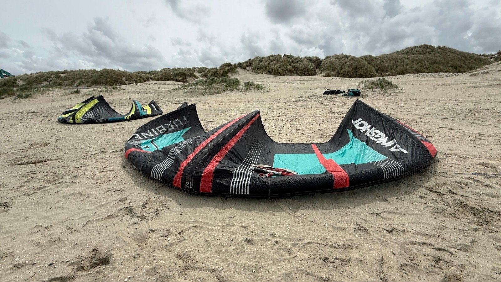 kitesurf slingshot turbine 13m, Sports nautiques & Bateaux, Kitesurf, Enlèvement ou Envoi, Kite