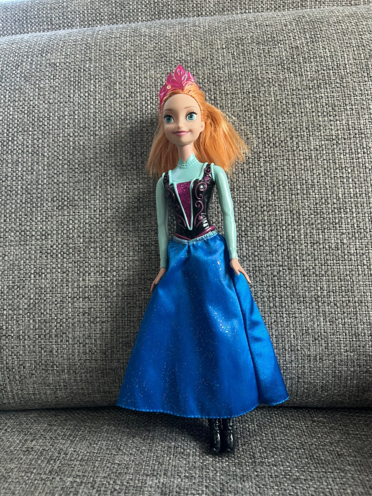 Disney Frozen Anna barbiepop, Kinderen en Baby's, Speelgoed | Poppen, Ophalen, Zo goed als nieuw, Barbie