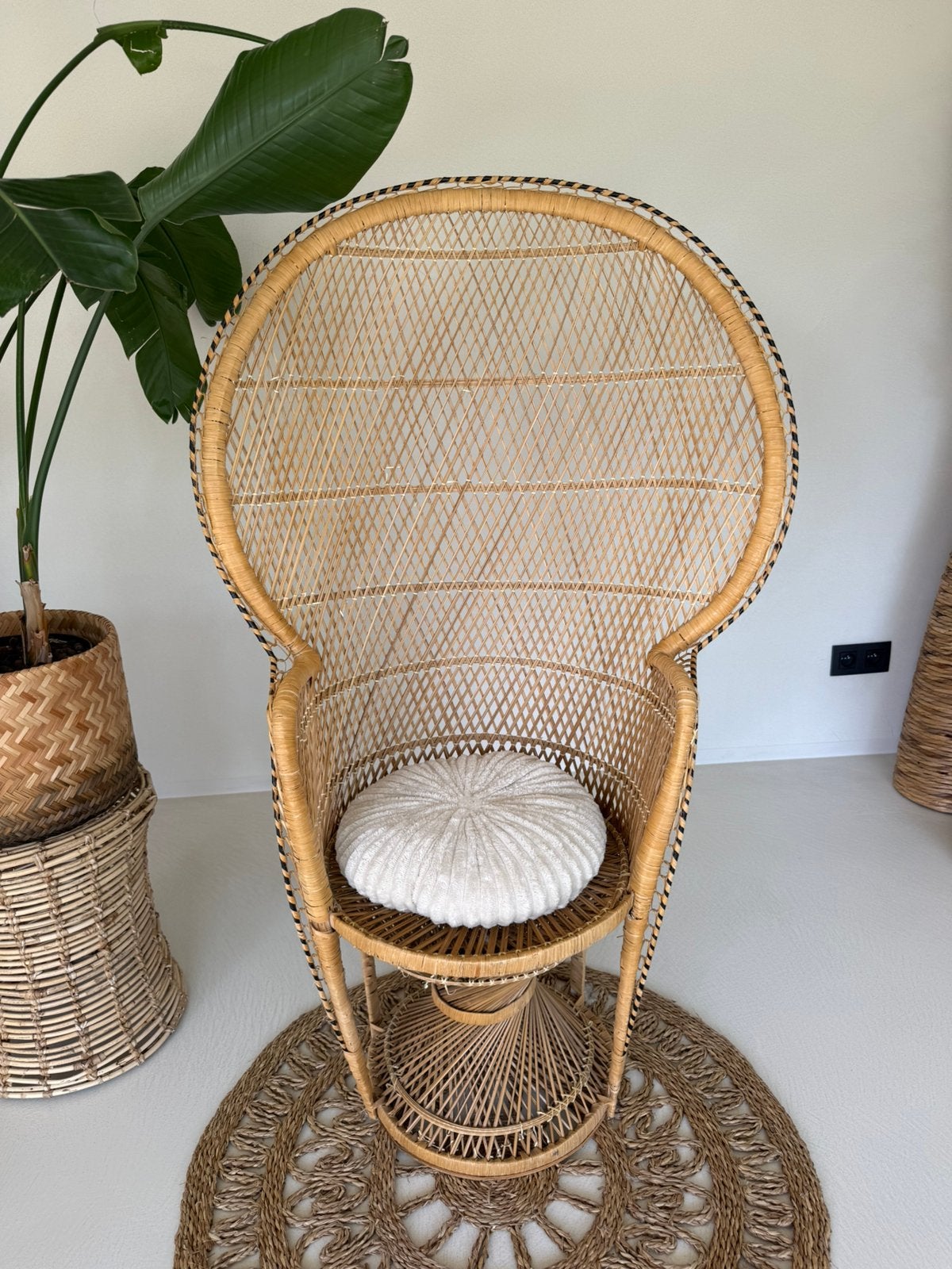 Peacock chair / emanuelle, Ophalen