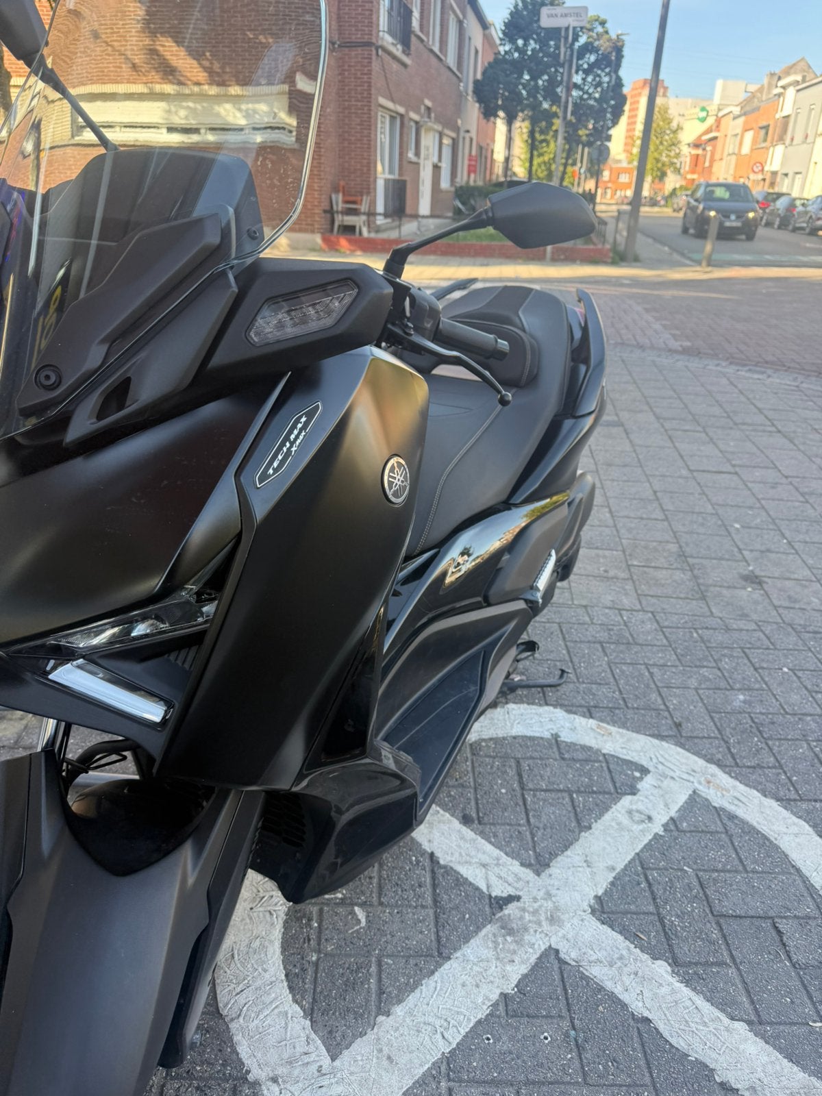 Yamaha Xmax TechMax 125cc met 9800km, Ophalen, Zo goed als nieuw