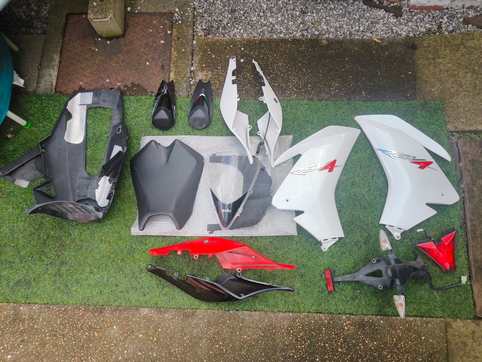 Aprilia rsv 4, Motoren, Particulier