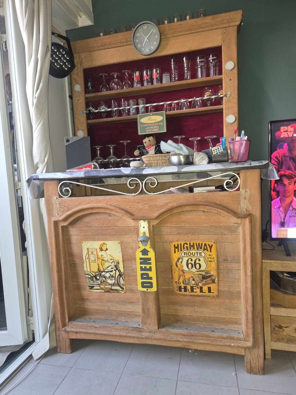 buffet bar zeer mooi, Ophalen, Zo goed als nieuw, Inclusief barstoelen