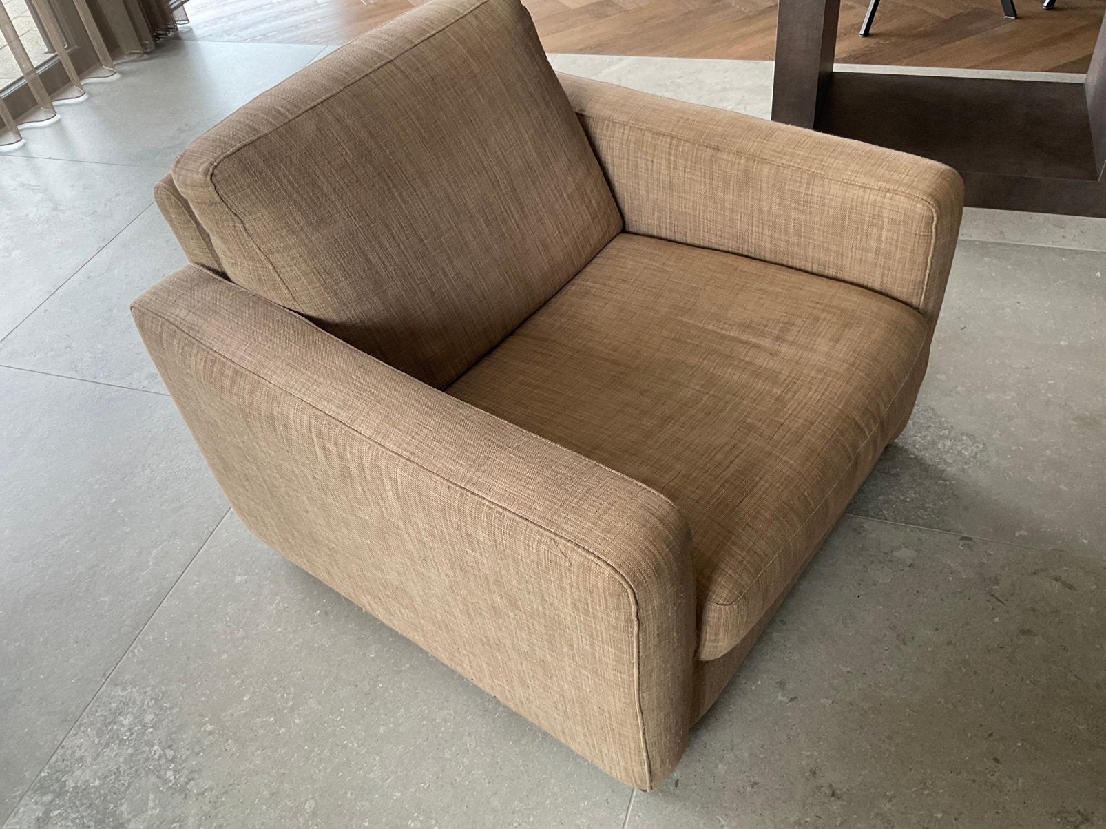 Fauteuil taupe, Enlèvement, Utilisé, Une personne
