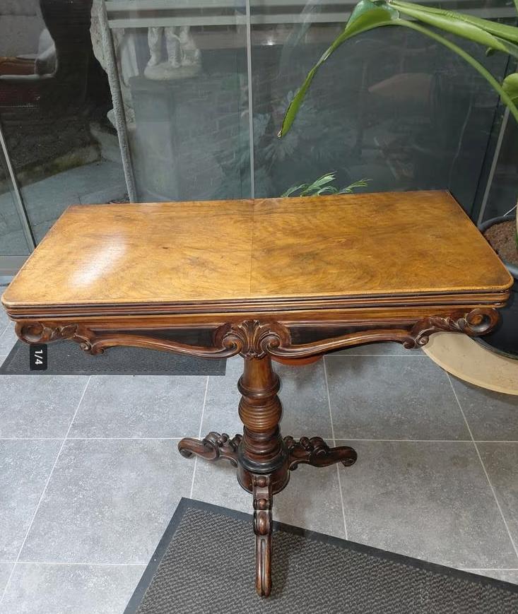 19e-eeuwse gebeeldhouwde walnoot- en eboniseerde kaarttafel, Antiek en Kunst, Ophalen of Verzenden