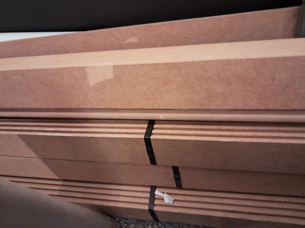 20 plinthes en MDF non traité pour 50 euros, Bricolage & Construction, Enlèvement, MDF, Plinthes