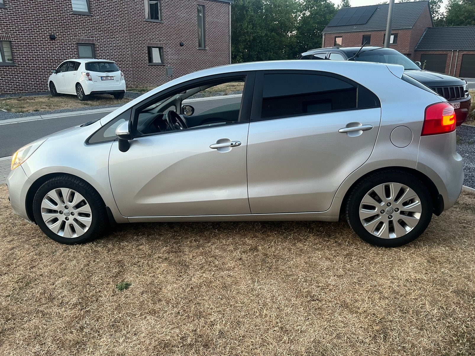 Kia Rio 1.4 essence automatique, Autos, Achat, Noir, 5 portes, 5 places