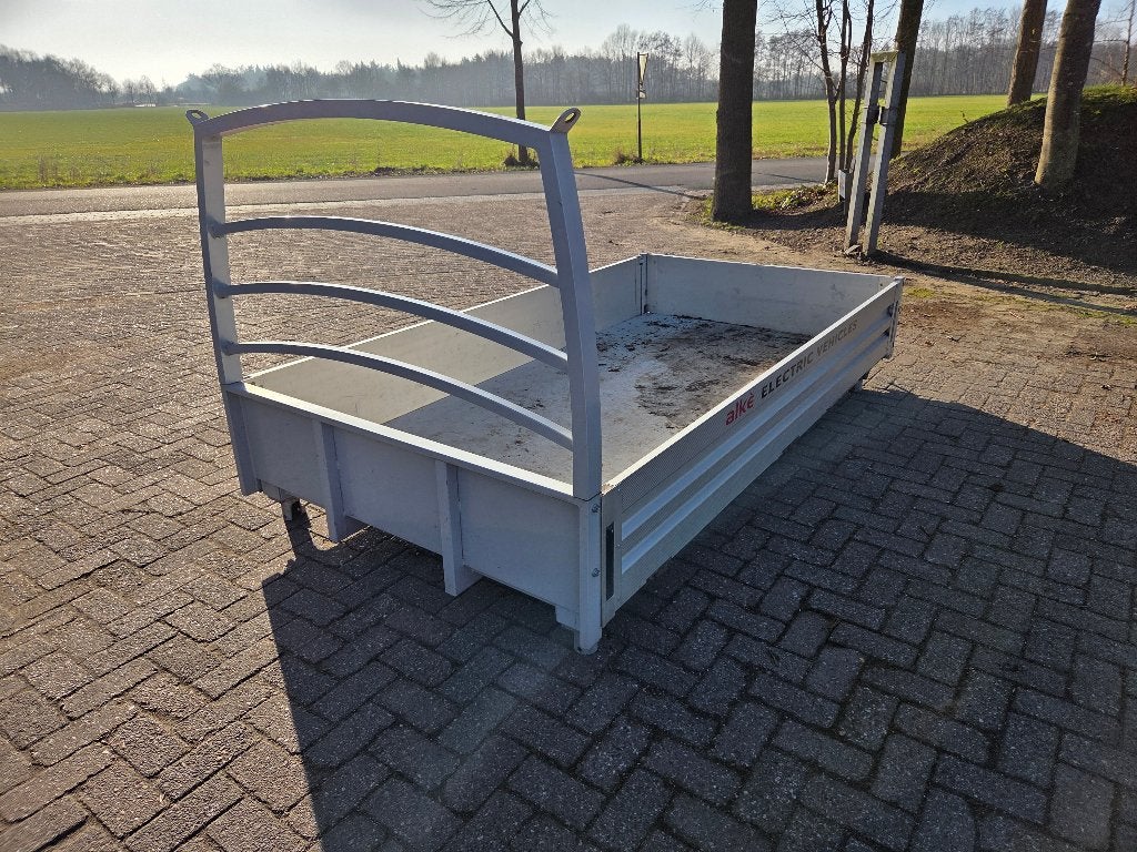 3 Zijdige kiepbak met 12 volt Hydro unit Bak is compleet met, Ophalen, Zo goed als nieuw