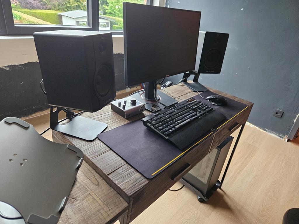 Massieve bureau uit Olm hout, Ophalen, Hout