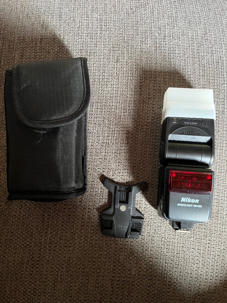 Nikon SB600, TV, Hi-fi & Vidéo, Appareils photo numériques, Sans zoom optique, Comme neuf, Enlèvement, Nikon