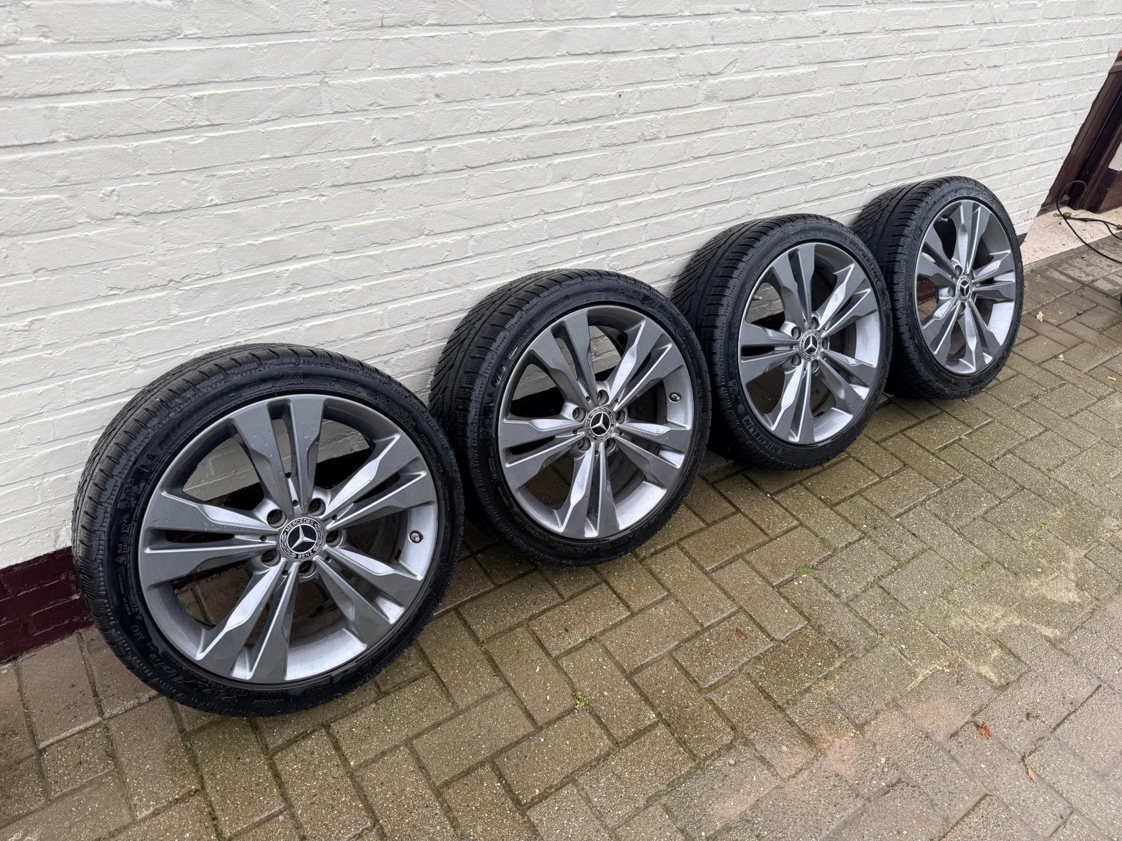 Mercedes Velgen 18 Inch 225/40R18 Michelin, Auto-onderdelen, Ophalen, 18 inch, Winterbanden, Velg(en)