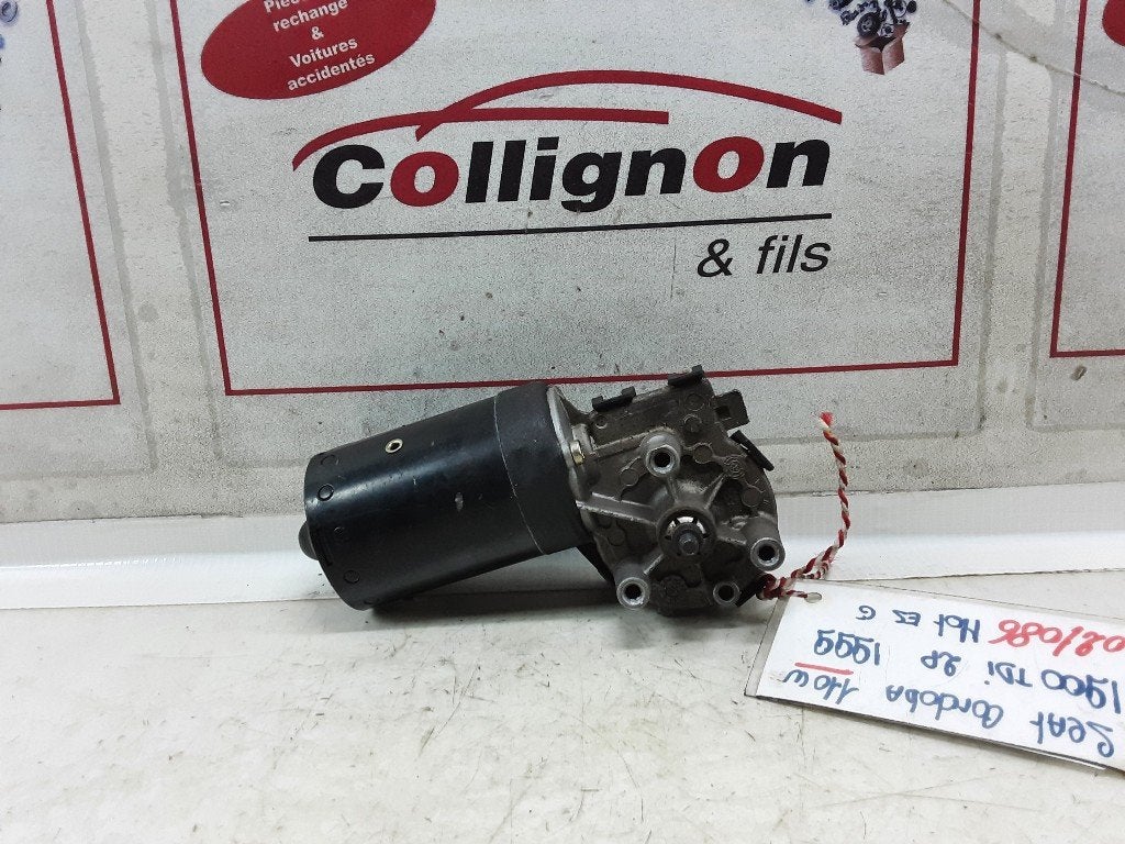 RUITENWISSERMOTOR VOOR Seat Cordoba Facelift (6C2 / 6K2), Gebruikt, Mevr. I. Hauben, Rue de l'Espoir 34 34
4030  GRIVEGNÉE, BE