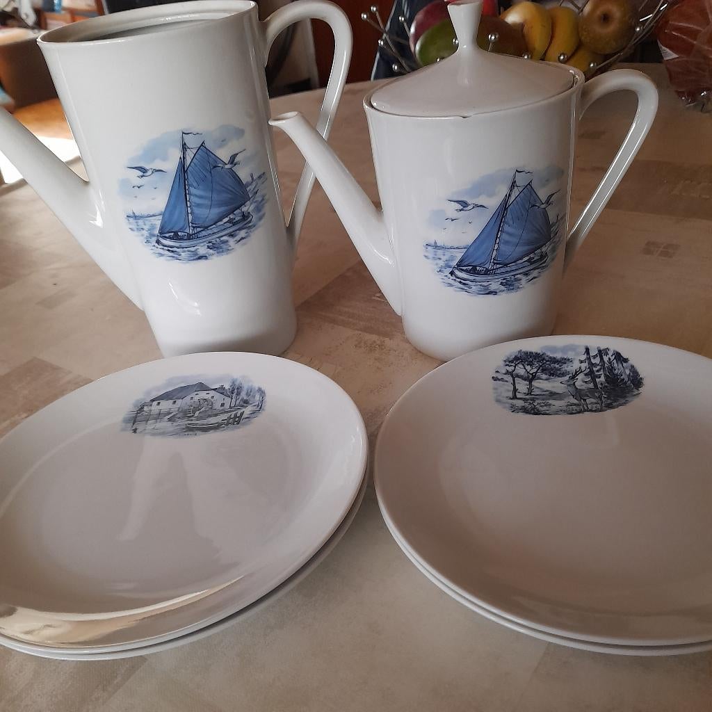 2 koffiepotten en 6 dessertbordjes, Ophalen, Zo goed als nieuw, Bord(en)