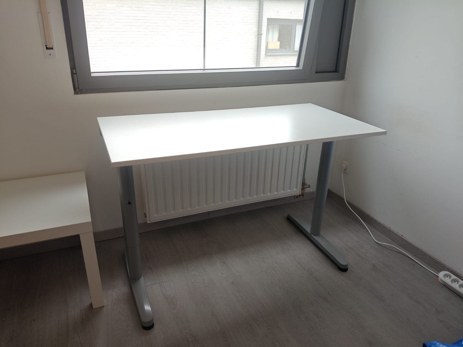 Ikea GALANT bureau regelbare hoogte wit blad 60x120, Ophalen, 120 cm, In hoogte verstelbaar, Zo goed als nieuw