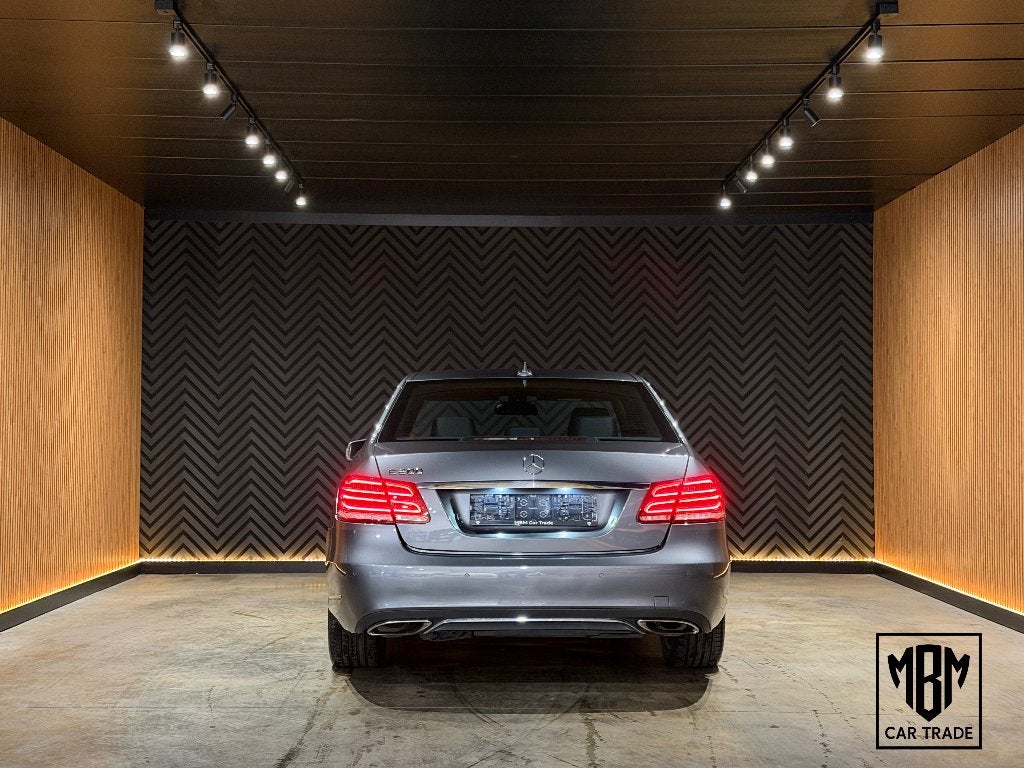 ✅ Mercedes-Benz E 200 Avantgarde GARANTIE 7G-Tronic Facelift, Autos, Argent ou Gris, Achat, Entreprise, Noir
