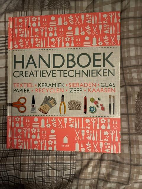 Twee handige boeken over klussen en knutselen, Ophalen, Zo goed als nieuw