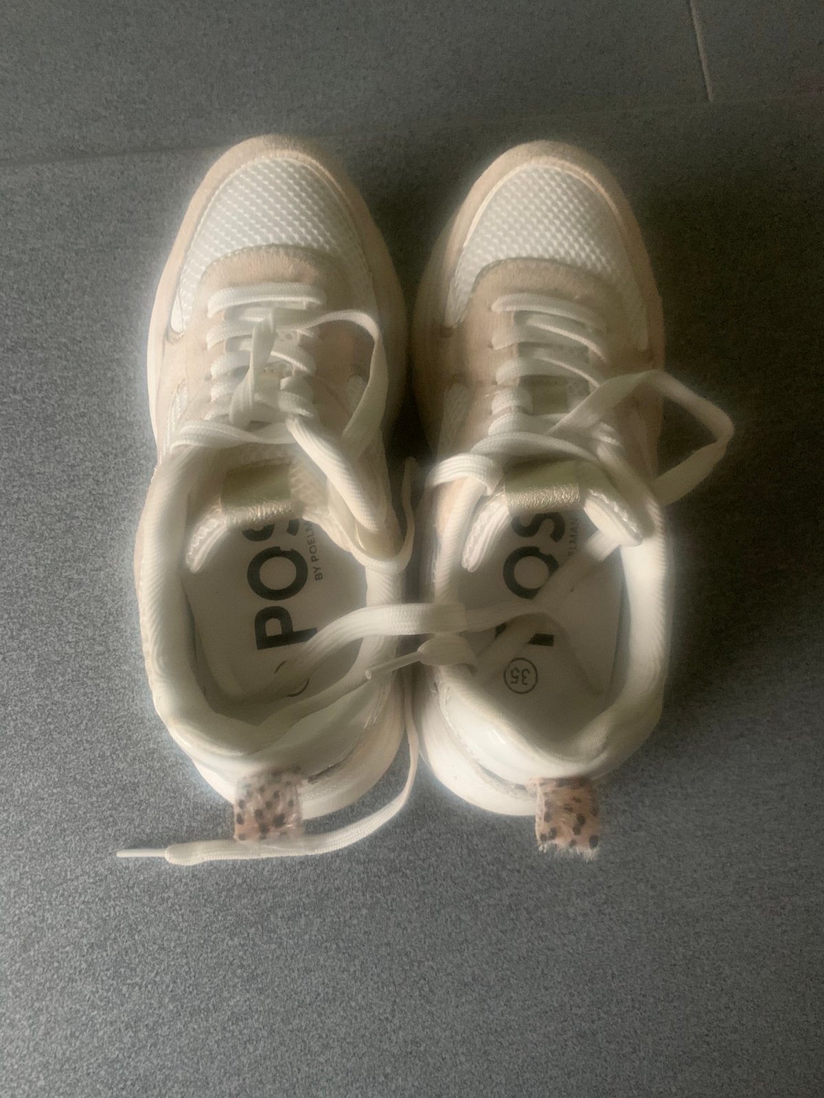 Schoenen nog nieuw, Ophalen
