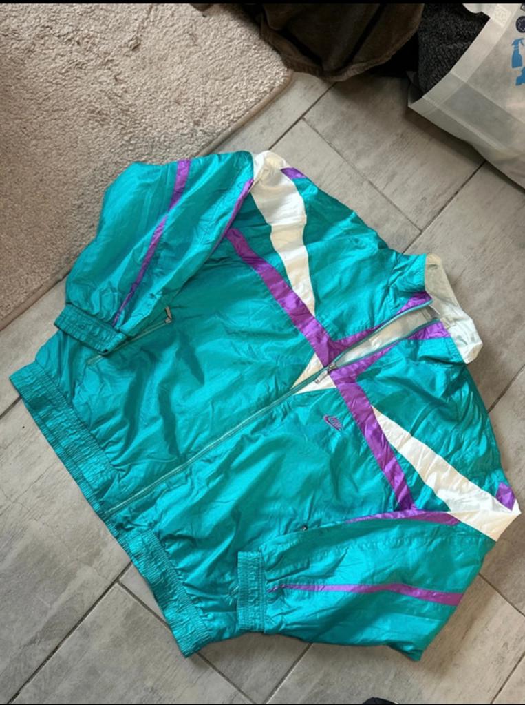 Veste flashy oversized Nike vintage années 90 L parfait état, Vêtements | Hommes, Vêtements de sport, Enlèvement ou Envoi, Général