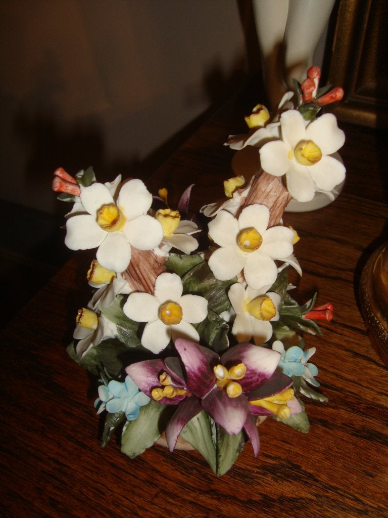 Sierstukje met bloemen. Capodimonte., Antiquités & Art, Enlèvement